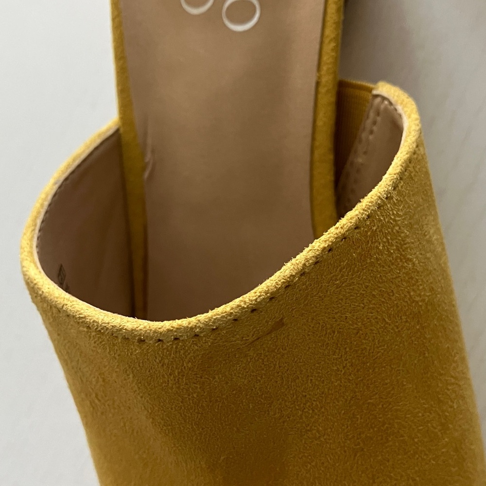 Franco Sarto Rianan Yellow Suede Mules (Size 8) NWT - Picture 13 of 16